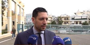 O Kωνσταντίνος Κυρανάκης έξω από το υπουργείο Μεταφορών