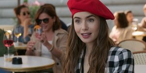 Η Λίλι Κόλινς ως Emily in Paris