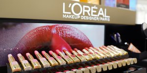 Κραγιόν της γαλλικής L'Oreal, μίας από τις εταιρείες που σύμφωνα με τη Le Monde πιέζουν τις Βρυξέλλες για μη επιβολή δασμών σε αμερικάνικα καλλυντικά