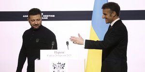 Οι πρόεδροι Ουκρανίας και Γαλλίας Βολόντιμιρ Ζελένσκι και Εμανουέλ Μακρόν 