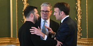 Ζελένσκι, Στάρμερ και Μακρόν στη σύνοδο του Λονδίνου για την ασφάλεια