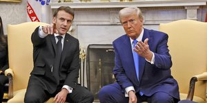 Εμανουέλ Μακρόν και Ντόναλντ Τραμπ κατά τη συνάντησή τους στο Οβάλ Γραφείο