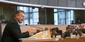 Ο Μάρος Σέφροβιτς μιλάει στην ΕΕ