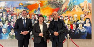 Η Λίνα Μενδώνη επισκέφθηκε το Κρατικό Μουσείο «Γιάσερ Αραφάτ» και ξεναγήθηκε από τον Διευθυντή του Μοχάμεντ Χαλάικα