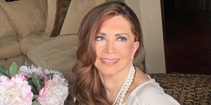 Η Μιμή Ντενίση δείχνει το πολυτελές μπάνιο της 