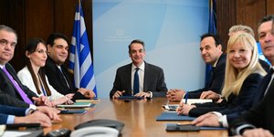 Σύσκεψη στο ΥΠΕΣ υπό τον Κυριάκο Μητσοτάκη