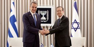Κυριάκος Μητσοτάκης, Ισαάκ Χέρτσογκ