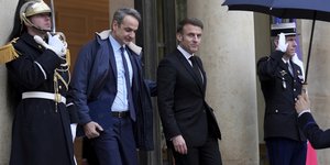 Κυριάκος Μητσοτάκης και Εμανουέλ Μακρόν στη συνάντηση που είχαν τον Φεβρουάριο στο Παρίσι 