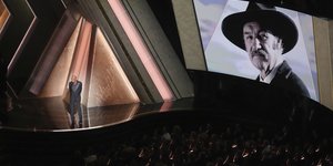 Ο Μόργκαν Φρίμαν απέτισε φόρο τιμής στον Τζιν Χάκμαν