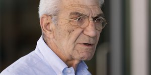 μπουταρης γαλαζιο πουκαμισο