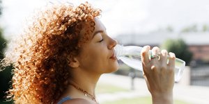 Πόσο νερό πρέπει να πίνουμε την ημέρα; 