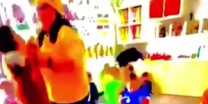 Η νηπιαγωγός που φώναζε σε παιδί στην Κύπρο