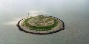 Outer Trial Bank Το τεχνητό νησί που κόστισε 30 εκατομ. λίρες και μοιάζει με ντόνατ