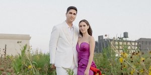  Μια νύφη διαφορετική από τις άλλες -Παντρεύτηκε με μωβ φόρεμα και κόκκινες γόβες