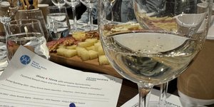 ποτηρι λευκο κρασι, σημειωση