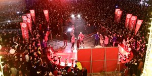 Κόσμος για τα γενέθλια Ολυμπιακού