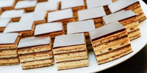 Κομμάτια γαλλικού opera cake