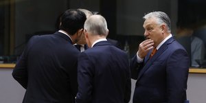 O Βίκτορ Ορμπαν πριν τη συνεδρίαση της ΕΕ