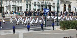Τσολιάδες και αγήματα στο Σύνταγμα για την ορκωμοσία Τασούλα