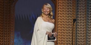 Παμελα Αντερσον εκρου φορεμα