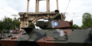 Στρατιωτική παρέλαση