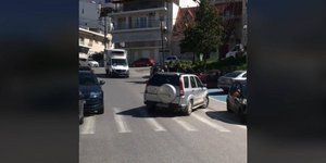 Aπίστευτο παρκάρισμα στα Νότια Προάστια 