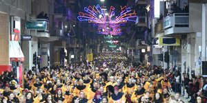 Η νυχτερινή ποδαράτη παρέλαση στο πατρινό καρναβάλι