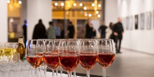 ποτηρια κρασι εγκαινια 