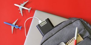 Μέτρα από αεροπορικές για την χρήση power banks -Πόσο επικίνδυνες είναι οι μπαταρίες λιθίου εν ώρα πτήσης;