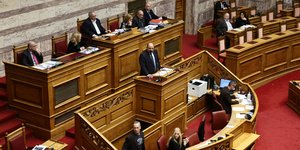 Ο Χρήστος Τριαντόπουλος στο βήμα της Βουλής κατά τη συζήτηση για σύσταση προανακριτικής επιτροπής