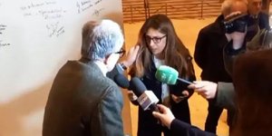 Ο Ρομάνο Πρόντι τραβάει τα μαλλιά δημοσιογράφου