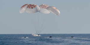 Καρέ καρέ η προσθαλάσσωση των αστραναυτών