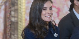 Οι καρφίτσες κάνουν comeback -Ανακαλύψτε πώς να τις φορέσετε με στιλ