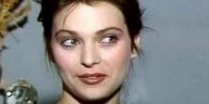 Το κορίτσι του «Ρόδα, τσάντα και κοπάνα» που έγινε η μούσα των βιντεοταινιών