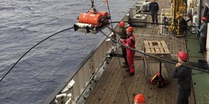 Θαλάσσια μαγνητοτελλουρικά συστήματα στην καλδέρα Σαντορίνης