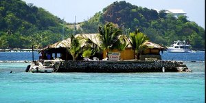 Το «Χαρούμενο Νησί», ένα ολόκληρο νησιωτικό μπαρ στην Καραϊβική / WIKIPEDIA