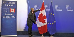 Σημαίες του Καναδά και της ΕΕ