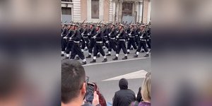 Φοιτητές της ΣΜΥΝ κατά την παρέλαση για την εθνική επέτειο της 25ης Μαρτίου