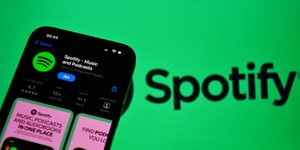 Όλα τα ρεκόρ έσπασε το ποσό που κατέβαλε φέτος το Spotify στη μουσική βιομηχανία