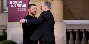 Ζελένσκι, Στάρμερ στη σύνοδο του Λονδίνου για την Ουκρανία