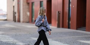 στιλάτη γυναίκα με mules