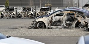 Καμμένα οχήματα της Tesla