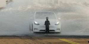 To test αποτυχίας της Tesla 