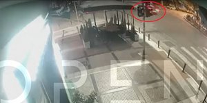 Η στιγμή της σύγκρουση του ΙΧ της 30χρονης με το τρέιλερ του αγροτικού στη Θεσσαλονίκη
