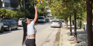 TikToker πέρασε τα νεράντζια στους δρόμους της Αθήνας για φρούτα που τρώγονται