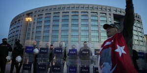 O Ιμάμογλου στο δικαστήριο
