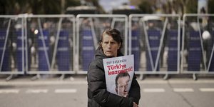 Συγκέντρωση κατά της σύλληψης του Εκρέμ Ιμάμογλου