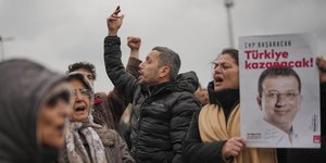 Διαδηλώσεις αλληλεγγύης στο δήμαρχο Κωνσταντινούπολης Εκρέμ Ιμάμογλου