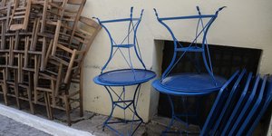 Τραπέζια και καρέκλες