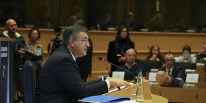 Απόστολος Τζιτζικώστας προφιλ 